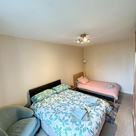2 Bed Flat - Short Walk From Brent Cross Station Lägenhet Hendon Exteriör bild
