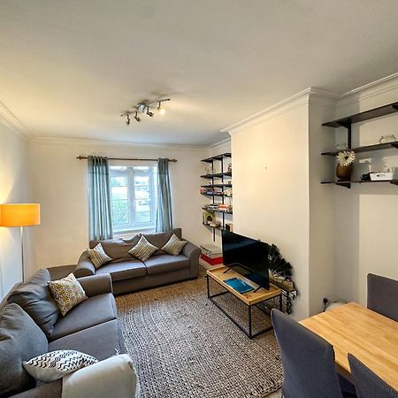 2 Bed Flat - Short Walk From Brent Cross Station Lägenhet Hendon Exteriör bild