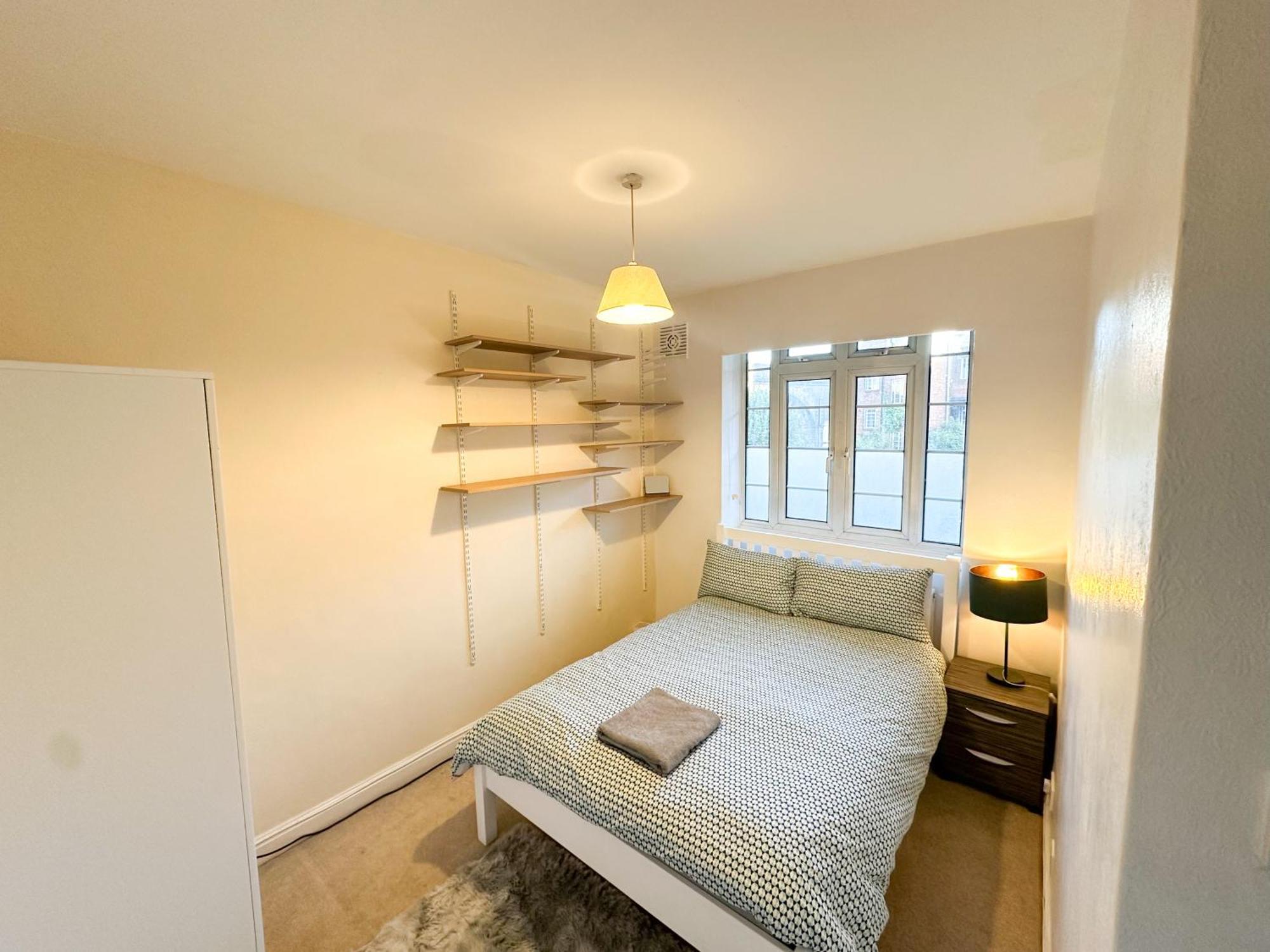 2 Bed Flat - Short Walk From Brent Cross Station Lägenhet Hendon Exteriör bild