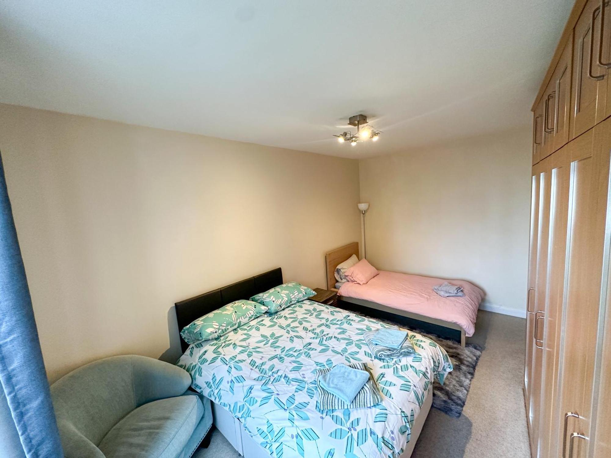 2 Bed Flat - Short Walk From Brent Cross Station Lägenhet Hendon Exteriör bild
