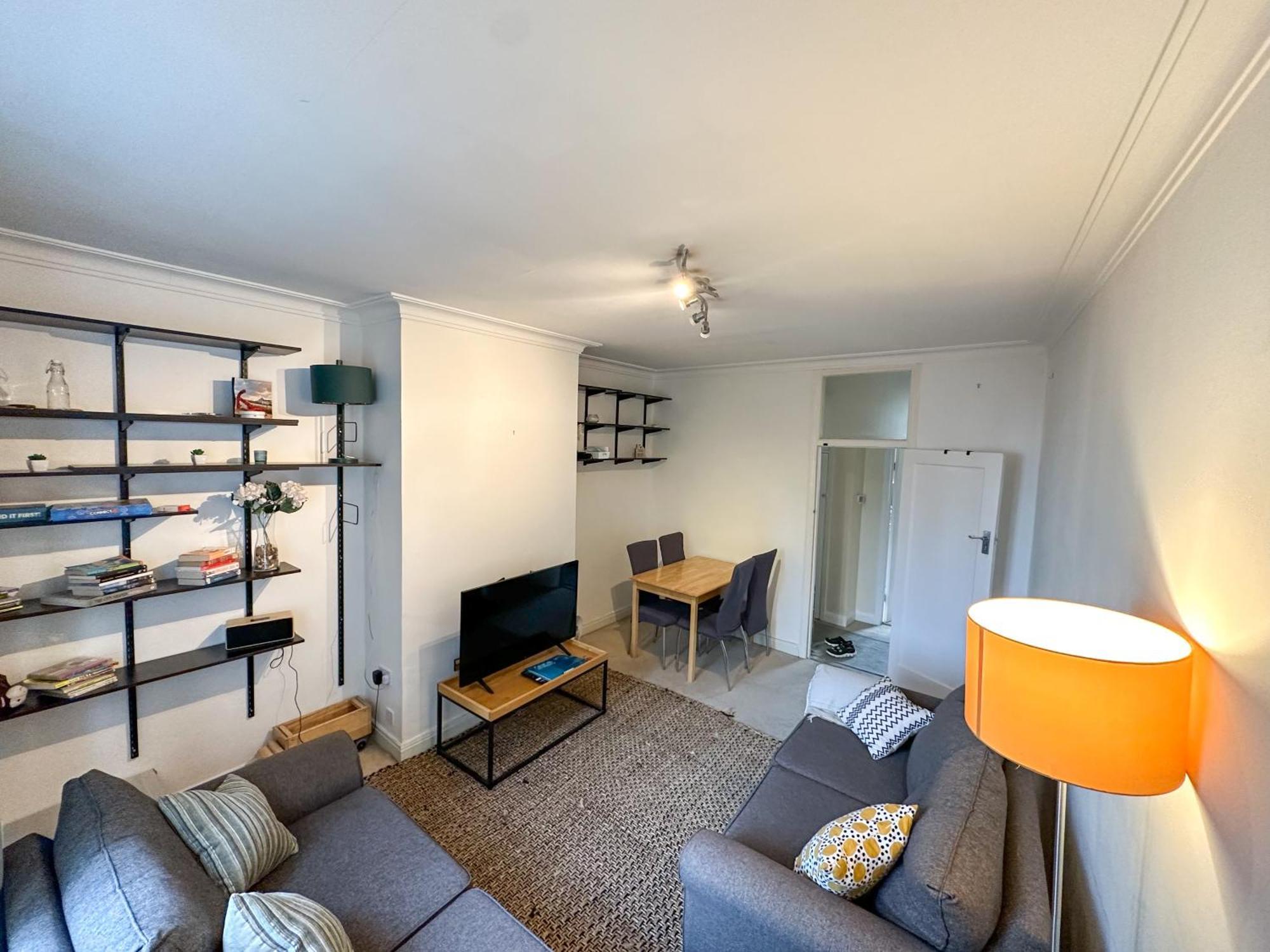 2 Bed Flat - Short Walk From Brent Cross Station Lägenhet Hendon Exteriör bild
